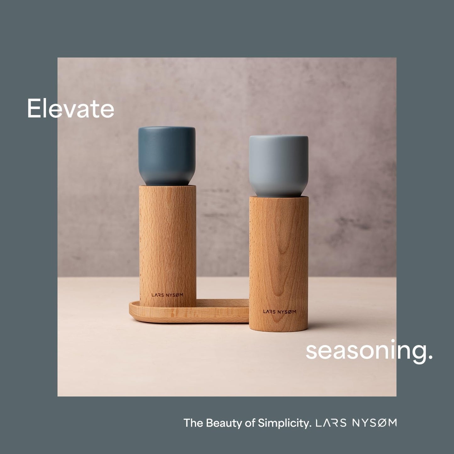 LARS NYSØM Wooden Salt and Pepper Grinder Set Manual with Tray - Salt and Pepper Mills with Adjustable Ceramic Grinder - Elegant Beechwood Pepper and Salt Mill Set for Dining Table (Blue/Gray)