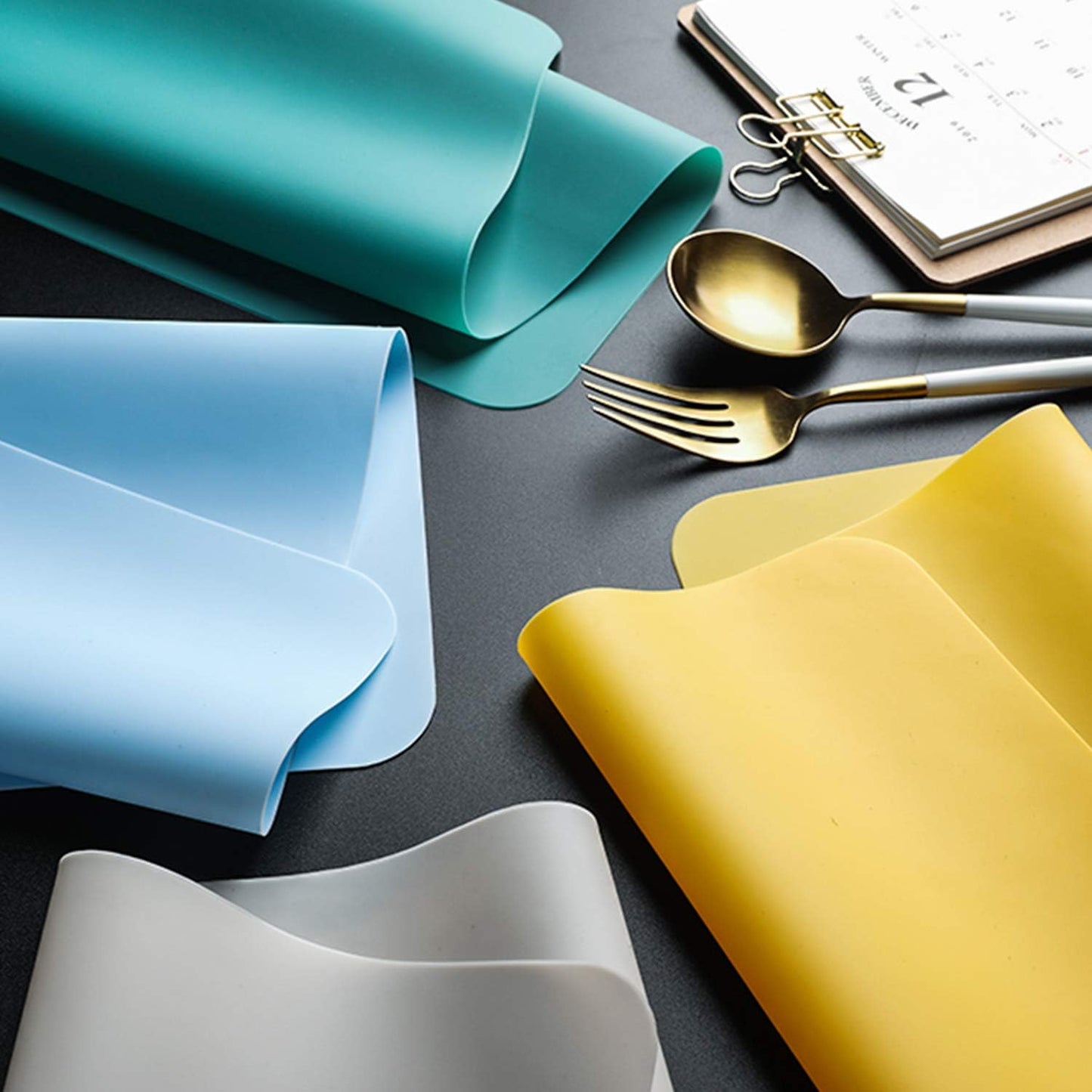 Silicone Placemats, Food-Grade Non-Slip Waterproof, Dining, Stain Resistant, Countertop Protector, Kitchen Counter Mat, Heat Resistant, Baking mat Dishwasher Safe (15.7x11.8Inch-4pack, Green)