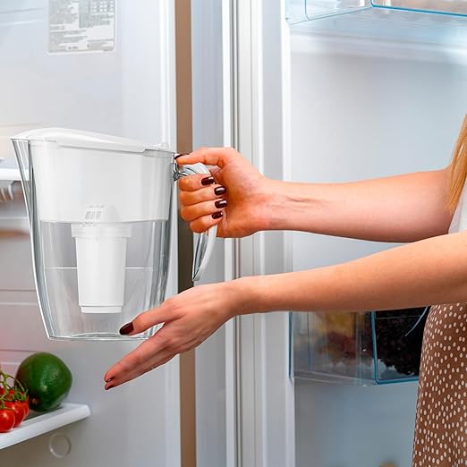 AQUAPHOR Water Filter Jug Smile, Space-Saving, Lightweight Fridge Door fit 2.9L Capacity 1 X A5 350L Filter Included Reduces Limescale Chlorine & Microplastics, White.